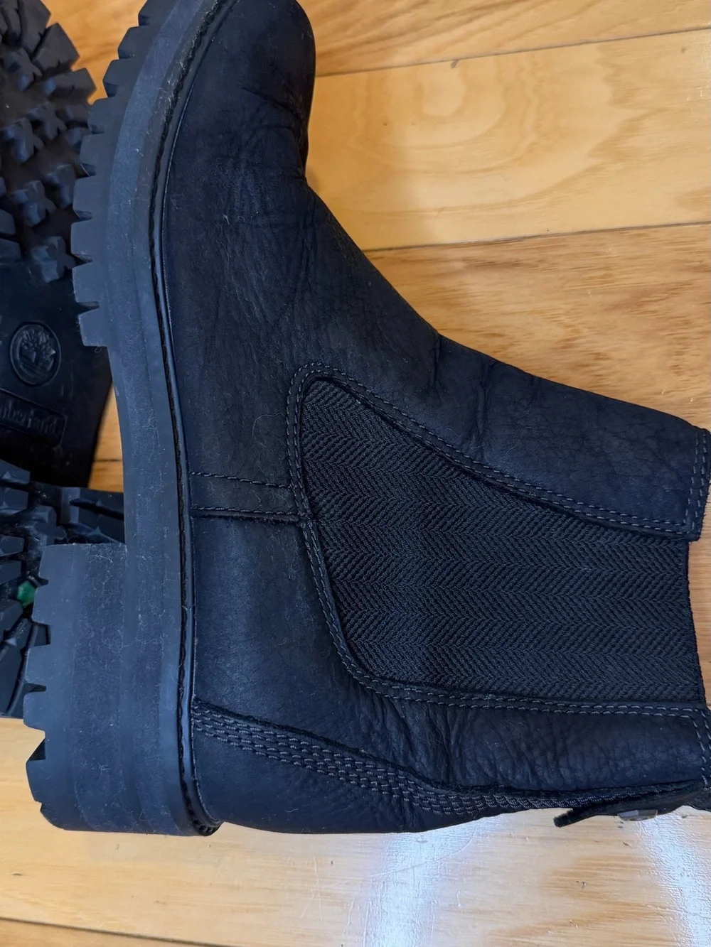 Timberland Courmayeur Valley Black Leather Chelsea Boots Lug Sole Womens Sz 9⁠